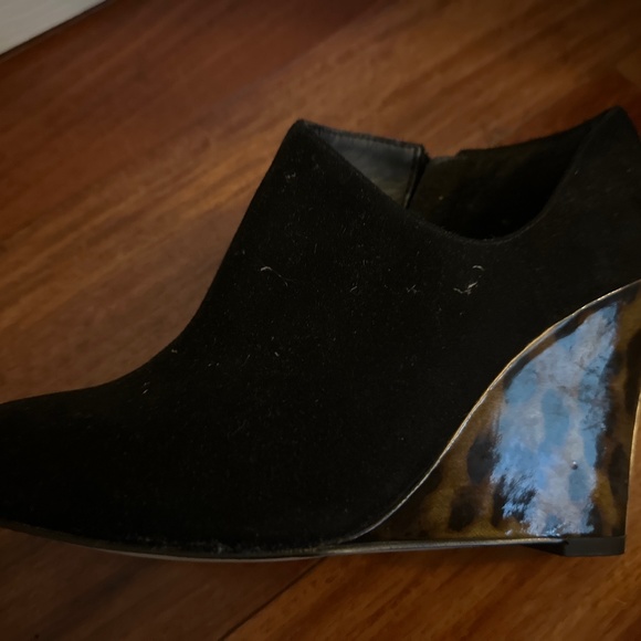 Ann Taylor bootie - Picture 1 of 3